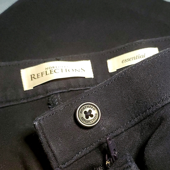 Northern Reflections Essential Dark Blue/Navy Bermuda Shorts - Size 12 - Picture 10 of 13